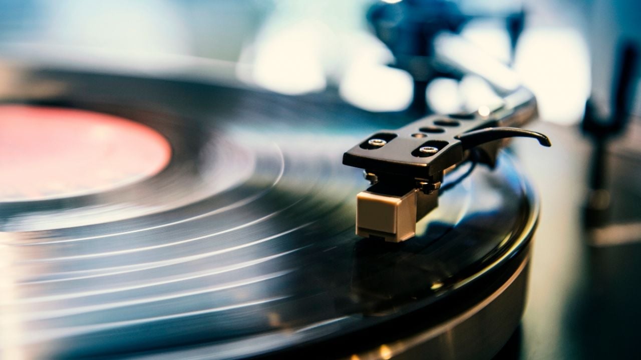 Springing to Life: The Comeback of Vinyl Records — Stage Music